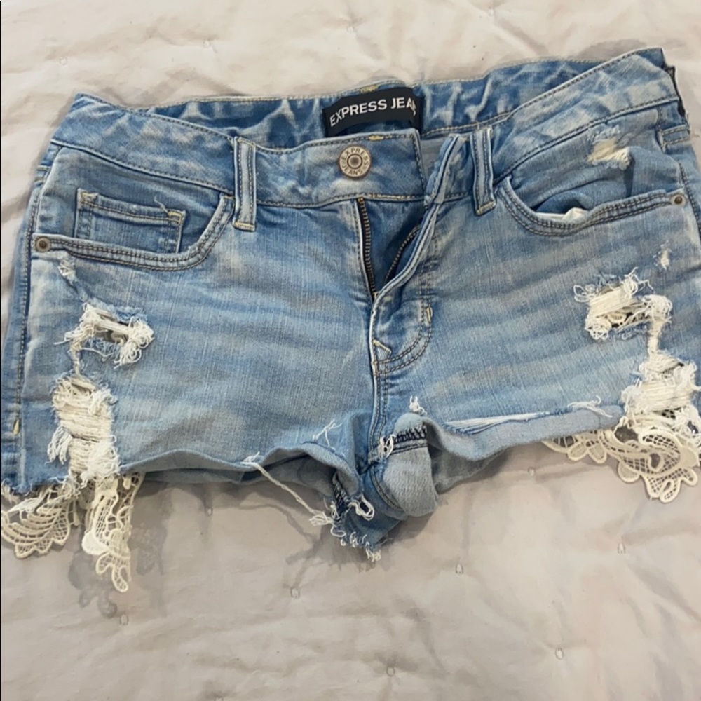 Jean shorts with lace
